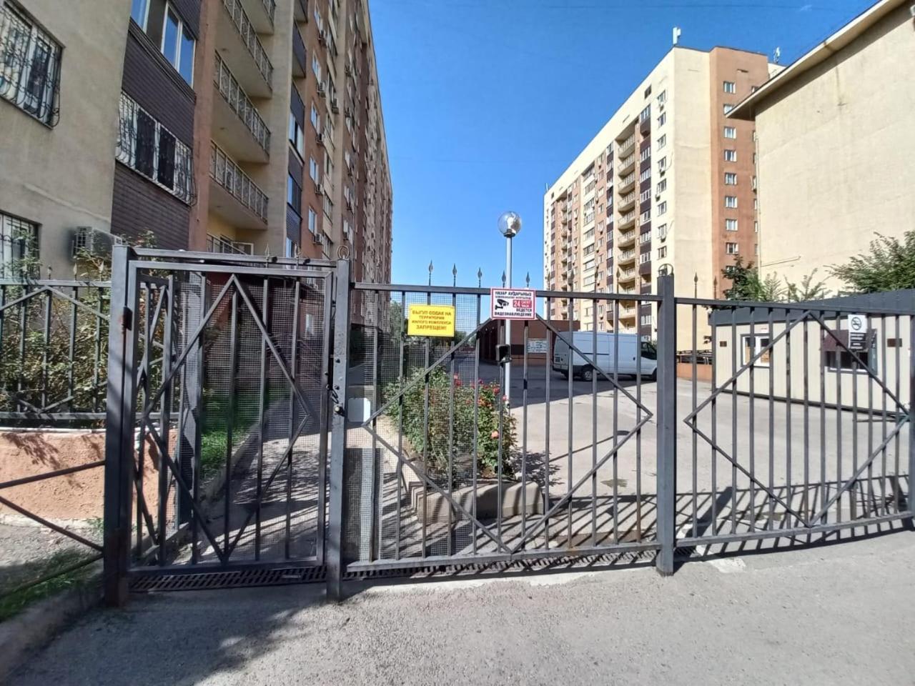 однокомнатная для 3-х гостей, около атакент, мега Apartment Almaty