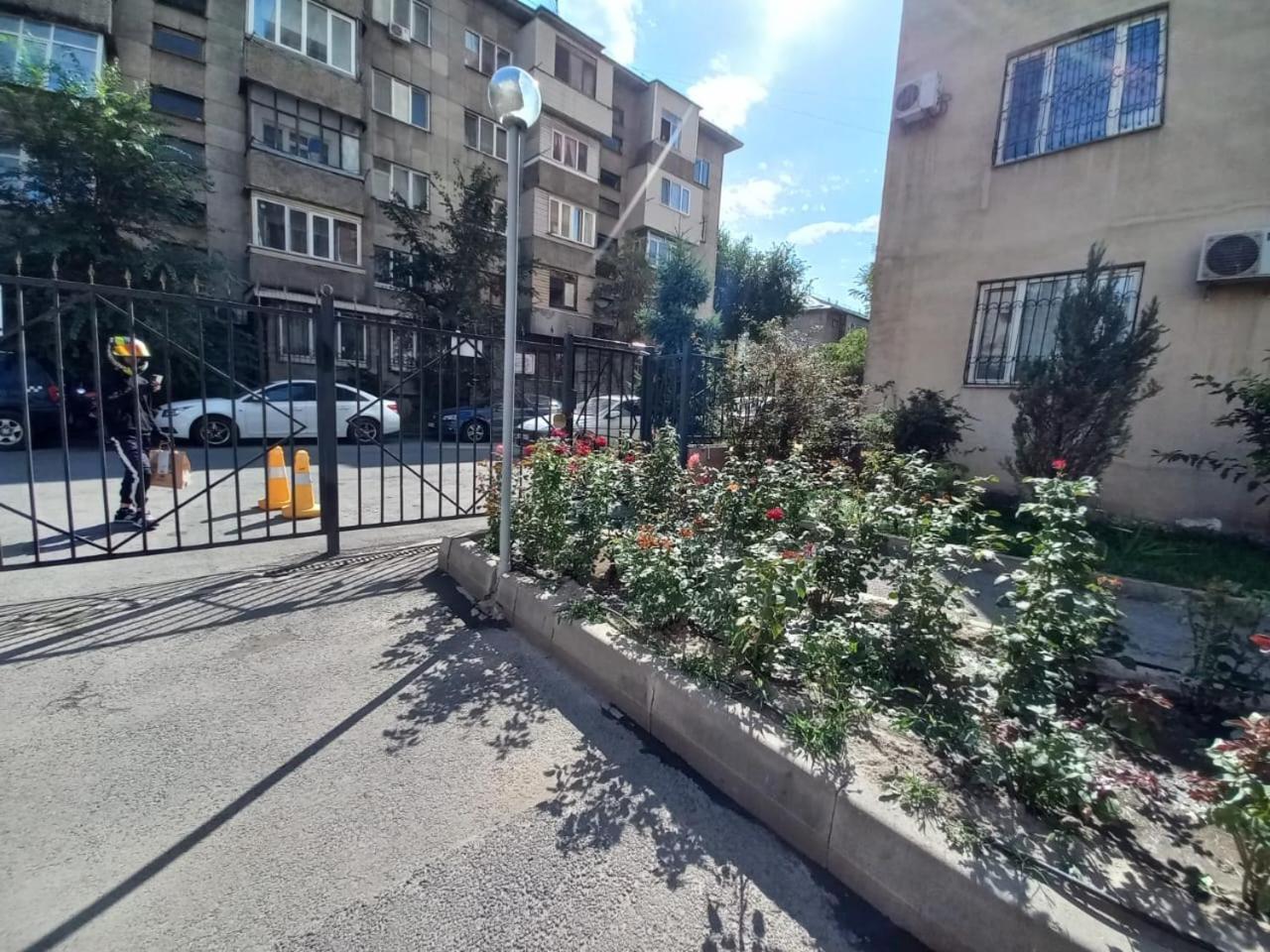 однокомнатная для 3-х гостей, около атакент, мега Apartment Almaty
