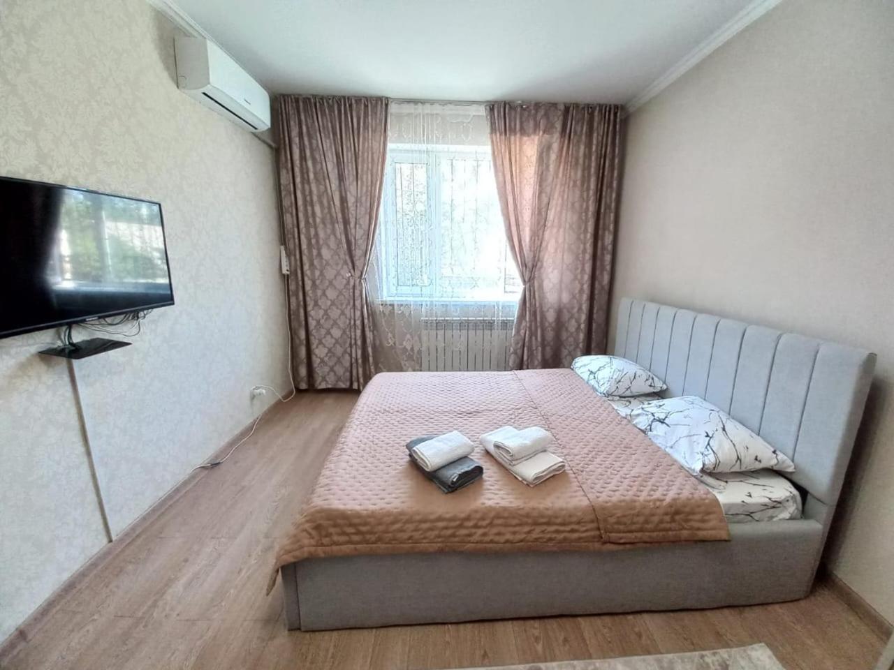 однокомнатная для 3-х гостей, около атакент, мега Apartment *